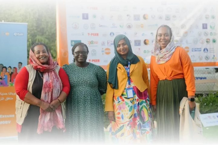 Fade-out Effect: https://www.tuxpi.com/photo-effects/fade-image